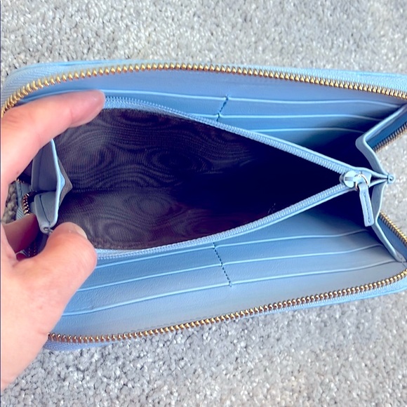 Gucci Guccissima Periwinkle Blue Zippy Wallet - Picture 8 of 9